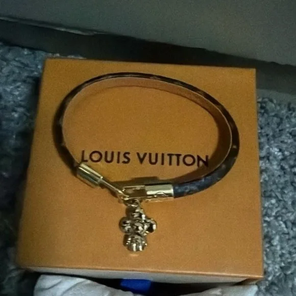 Louis Vuitton Vivian Charm Bracelet. - Picture 7 of 8